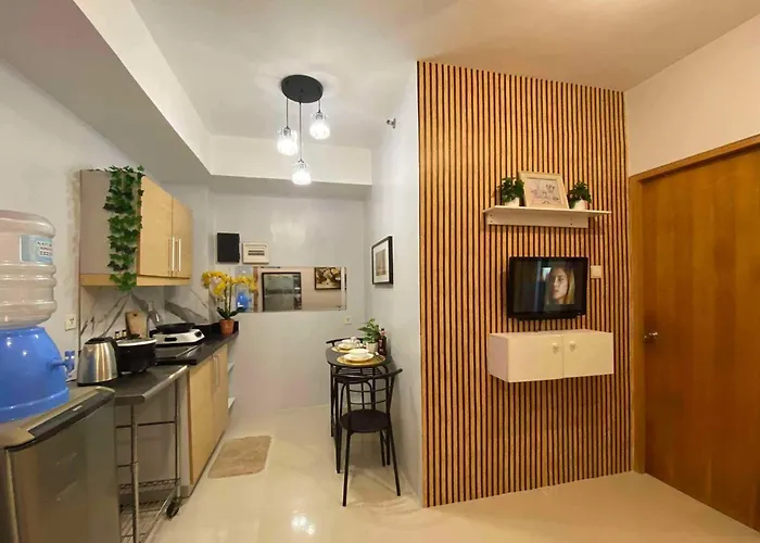Aparthotel Near Sm, Ayala, & It Park - Lot 8 *