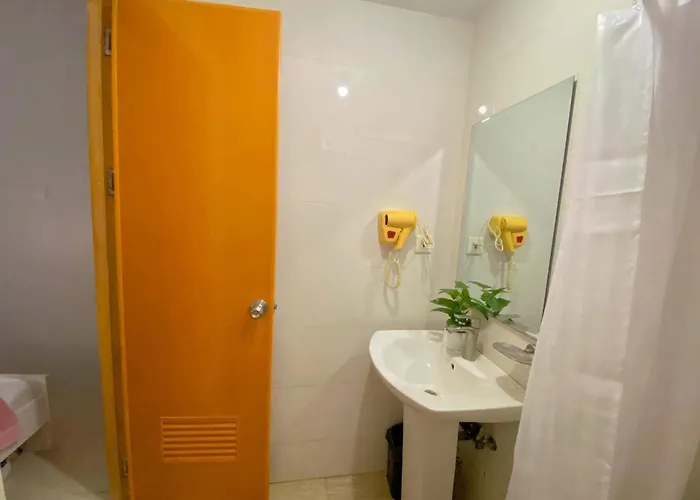 Near Sm, Ayala, & It Park - Lot 8 Aparthotel Cebu